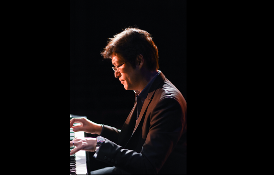 Alex Wu on piano